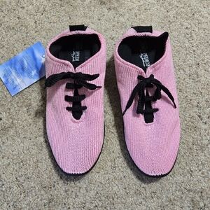 NWT Arcopedico Walking Shoes Pink Size 43